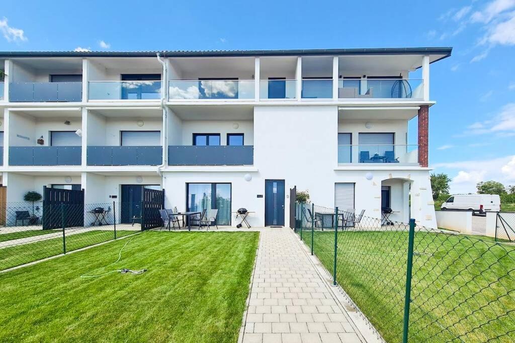 Family Suite Fertőmeggyes Kültér fotó
